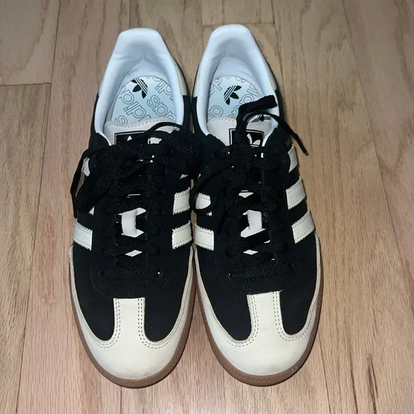 Sambas - Picture 1 of 8